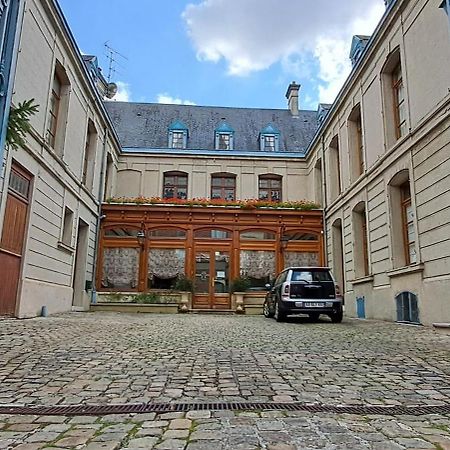 Hotel Particulier Des Canonniers Saint-Quentin  Bagian luar foto