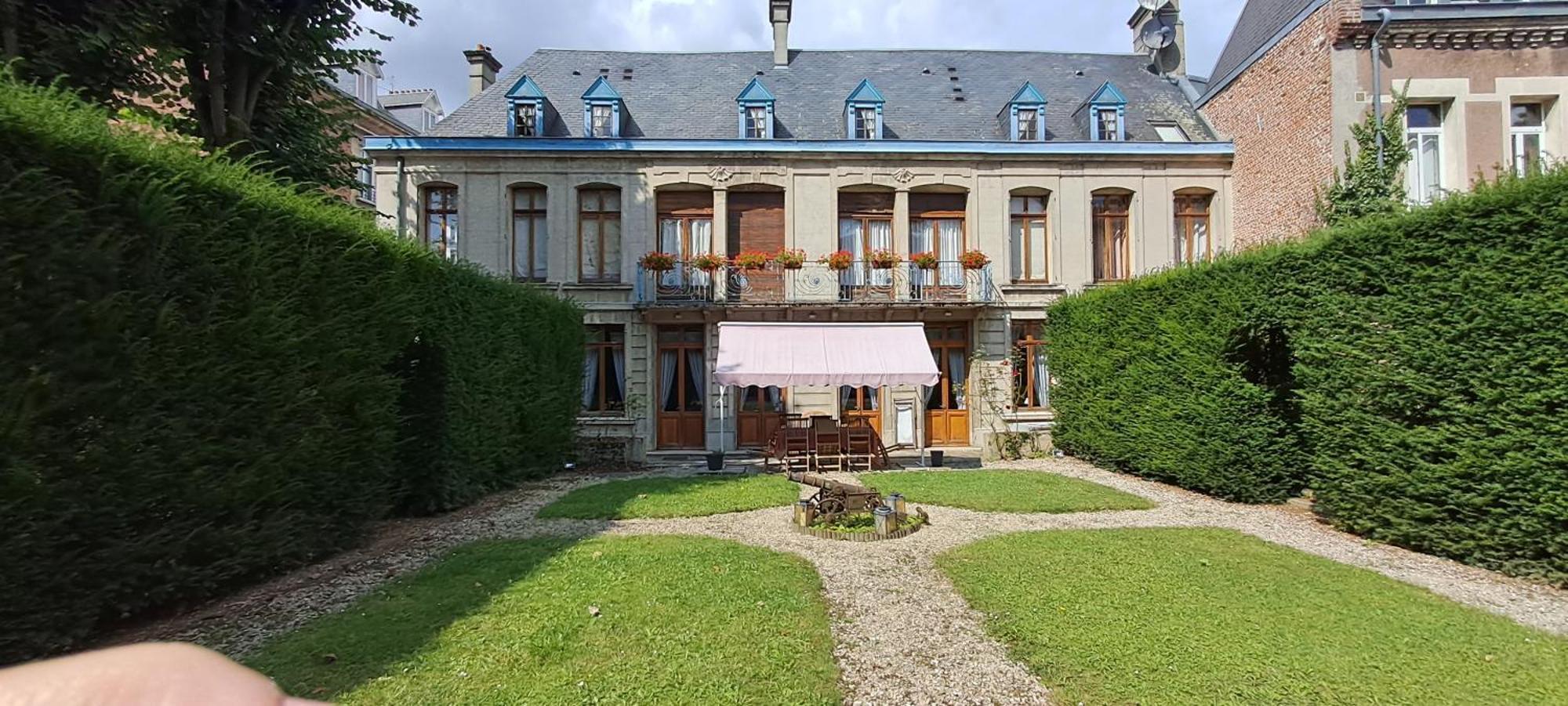 Hotel Particulier Des Canonniers Saint-Quentin  Bagian luar foto