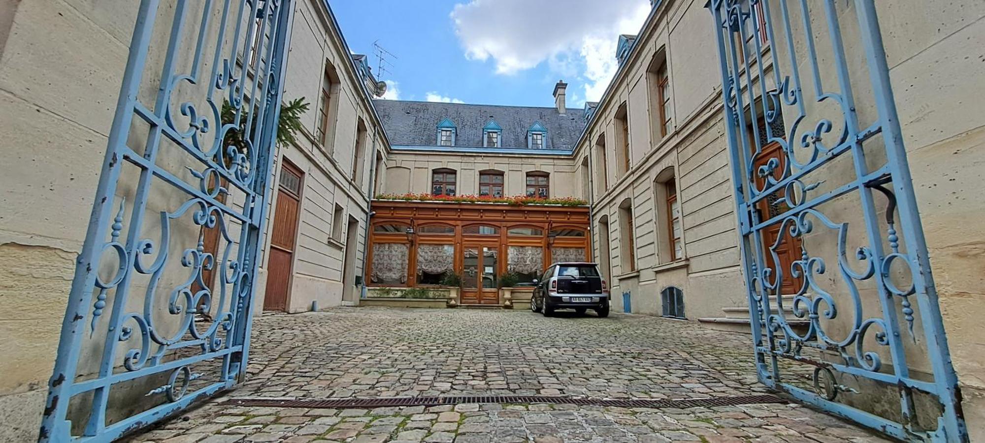 Hotel Particulier Des Canonniers Saint-Quentin  Bagian luar foto