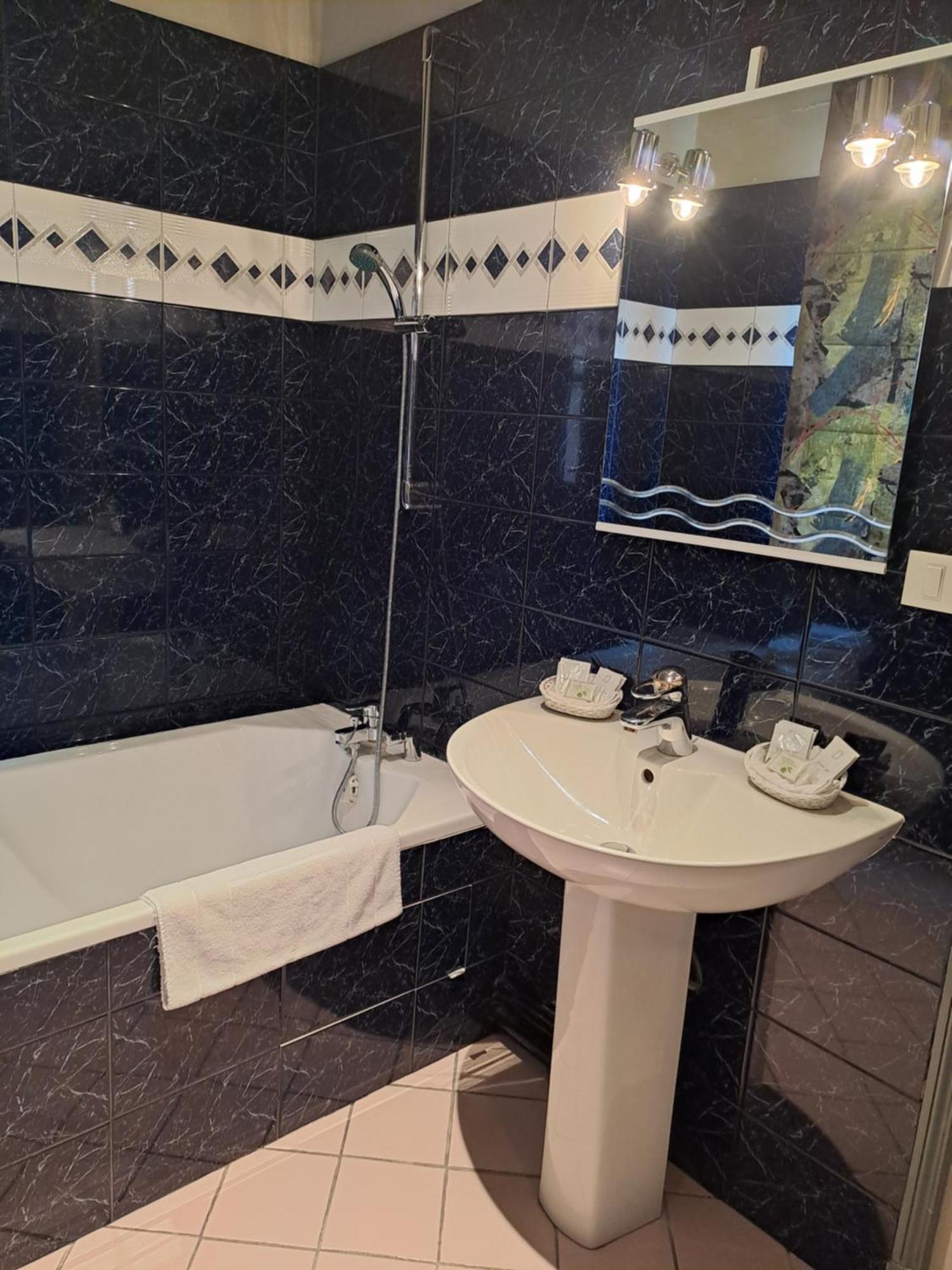 Hotel Particulier Des Canonniers Saint-Quentin  Ruang foto
