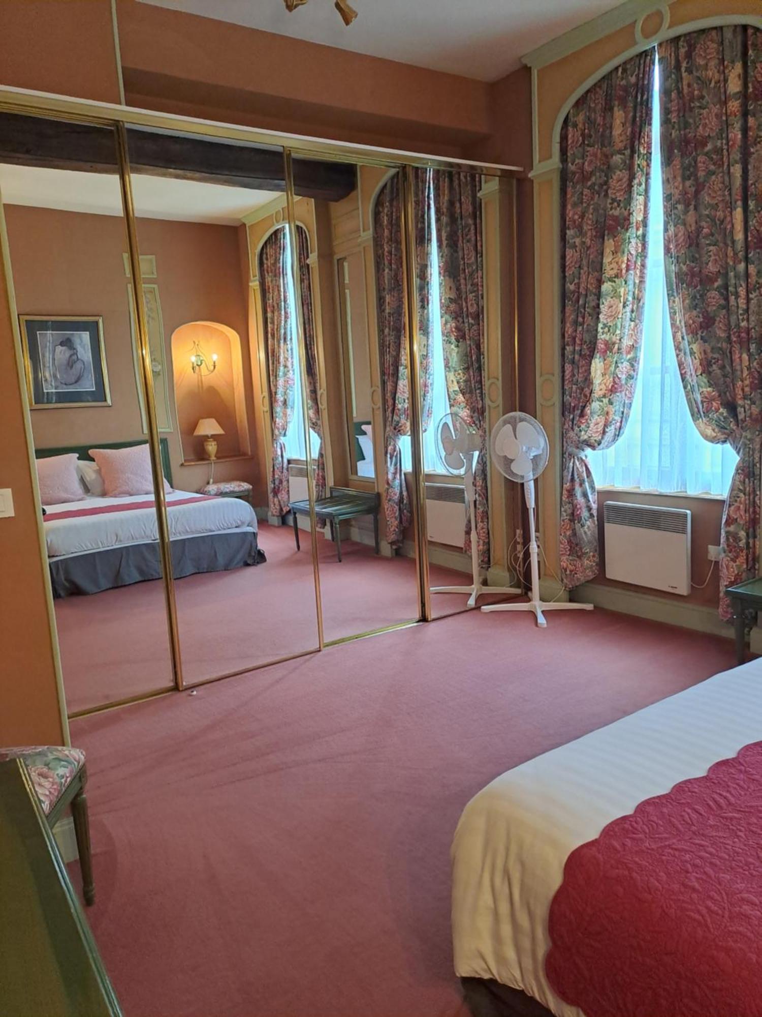 Hotel Particulier Des Canonniers Saint-Quentin  Ruang foto